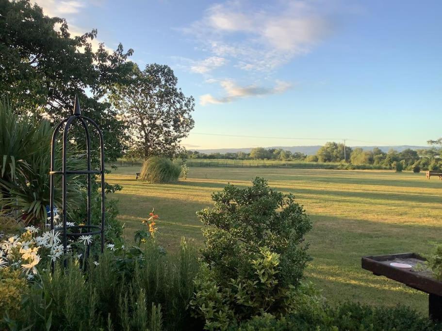 Cotswold Edge Guest Suite With Broadway Hill View Badsey Ngoại thất bức ảnh